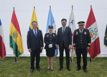 Embajada de Guatemala en Chile acompaña a becarios de la PNC formados por los Carabineros