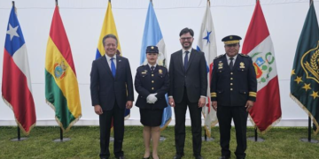 Embajada de Guatemala en Chile acompaña a becarios de la PNC formados por los Carabineros