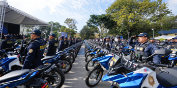 Con esta entrega, el Ministerio de Gobernación reafirma su compromiso de fortalecer a la PNC. / Foto: Mingob