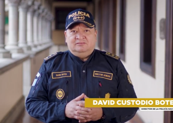 A través de un video difundido en las plataformas oficiales de la institución, el funcionario explicó las circunstancias en las que se desarrollaron los sucesos y defendió el actuar policial. / Foto: PNC