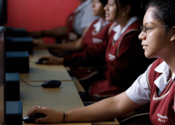 Ministerio de Educación invita a inscribirse para obtener una beca de inglés en el 2026. (Foto: archivo SCSP)