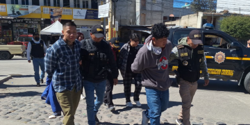 Todos fueron identificados como presuntos integrantes del barrio 18 y considerados objetivos de alto interés para las autoridades. / Foto: PNC