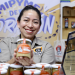 Verónica Rosales impulsa su empresa de mantequilla de maní en el Interfer. (Foto: Analí Camey)