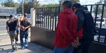 Capturan a dos pandilleros del Barrio 18 en Villa Nueva./Foto: PNC.