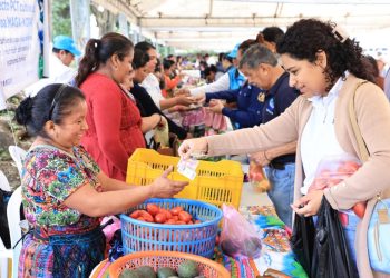 La Feria del Agricultor contribuye a la economía familiar y a la seguridad alimentaria. / Foto: MAGA.