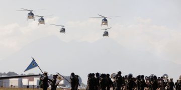 El presidente Bernardo Arévalo destaca el relevante papel que desempeña la Fuerza Aérea Guatemalateca en la defensa de la soberanía nacional.