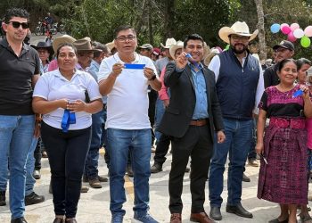Inauguran camino rural en el caserío Los Encuentros, San Jerónimo, Baja Verapaz