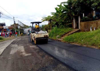 Arranca recuperación vial en el límite Santa Rosa–Jalapa con trabajos de recapeo. / Foto: CIV.