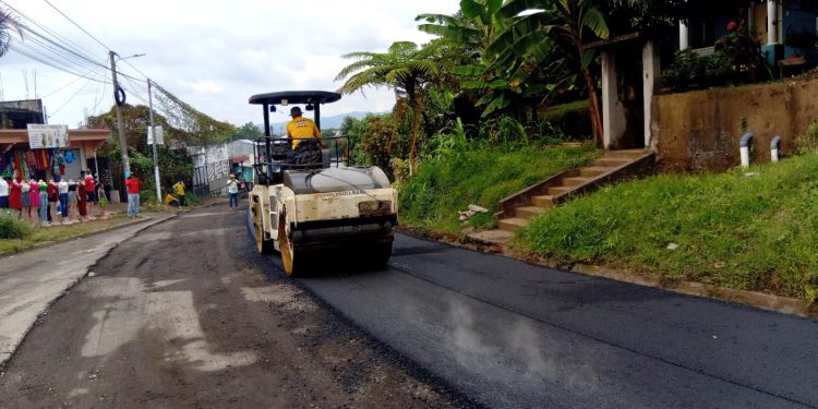 Arranca recuperación vial en el límite Santa Rosa–Jalapa con trabajos de recapeo. / Foto: CIV.