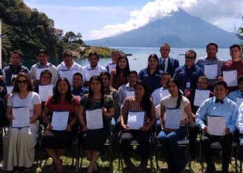 Clausura de los cursos de formación en turismo y hotelería en Panajachel, Sololá