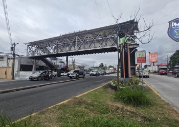 Anuncian cierre nocturno para retirar pasarela dañada en calzada Aguilar Batres. / Foto: PMT Villa Nueva.