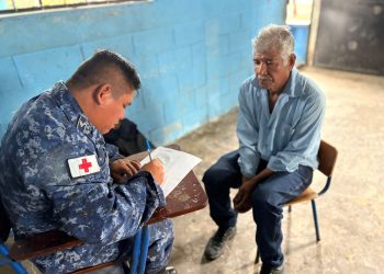 Ejército realiza jornada médica integral en comunidad de Puerto Barrios, Izabal. (Foto: Ejército de Guatemala)