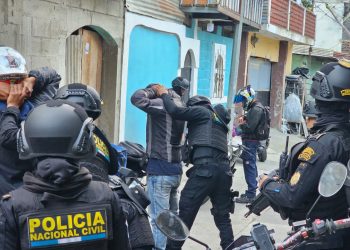 La Policía Nacional Civil reportó la captura de 151 presuntos delincuentes, 20 armas incautadas, la recuperación de una motocicleta y un vehículo. (Foto: PNC)