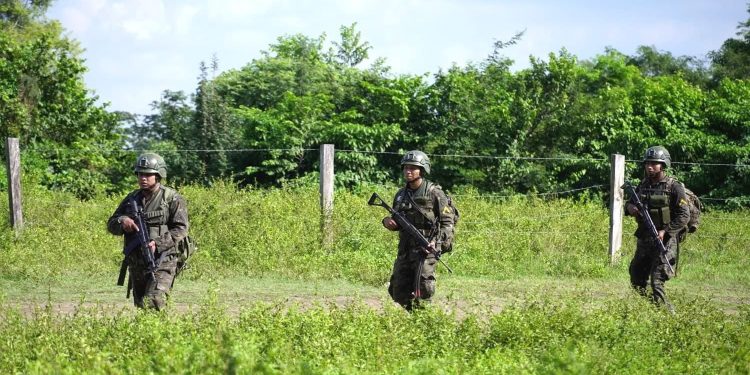 Agentes de la Policía Nacional Civil y elementos del Ejército de Guatemala refuerzan la seguridad en Nahualá y Santa Catarina Ixtahuacán. (Foto: Ejército de Guatemala)
