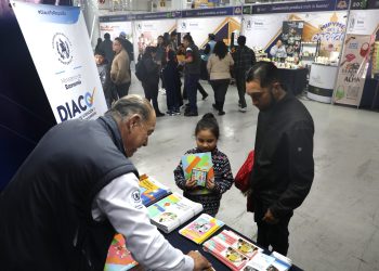 Diaco entrega material informativo para consumidores en Intefer