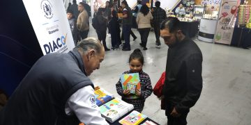 Diaco entrega material informativo para consumidores en Intefer