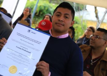Ministerio de Educación entregó 42 Certificaciones de Competencias Laborales a migrantes retornados. (Foto: Mineduc)