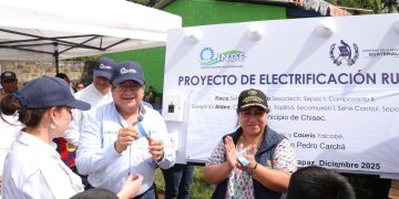 INDE Ilumina a doce comunidades de Alta Verapaz