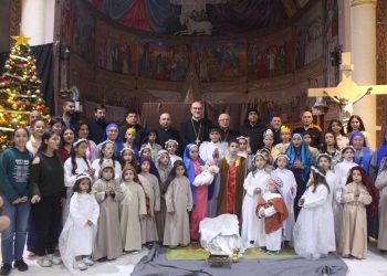 Los niños de la comunidad católica de Gaza participaron en el belén y la decoración. / Foto: Padre Gabriel Romanelli.