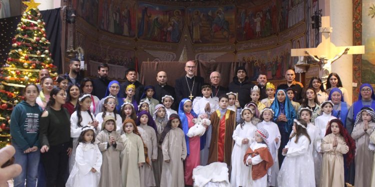 Los niños de la comunidad católica de Gaza participaron en el belén y la decoración. / Foto: Padre Gabriel Romanelli.