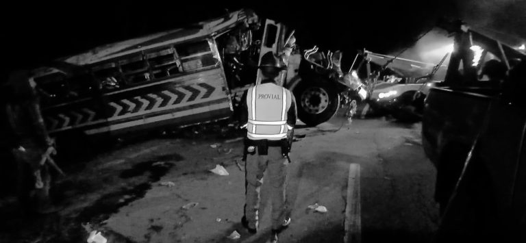 Instituciones de Gobierno brindan atención ante el accidente ocurrido en la carretera Interamericana. (Foto: Provial)