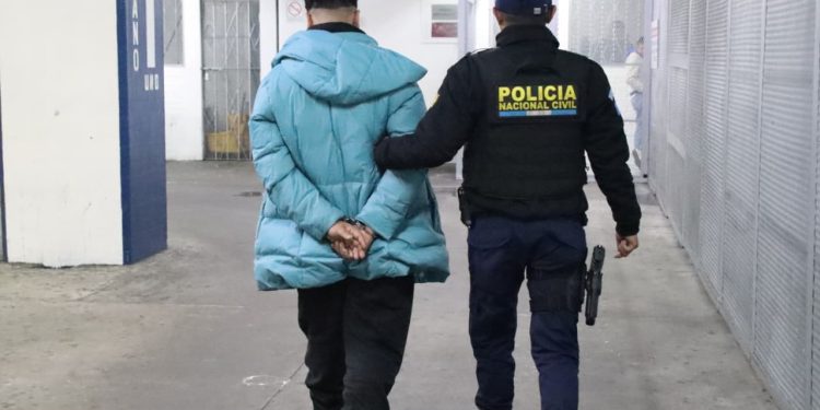 PNC captura a presunto responsable de matar a un hombre en zona 18. (Foto: PNC)