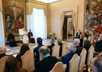 El papa León XIV, durante su encuentro con la Fundación Centecimus Annus, en el Vaticano.