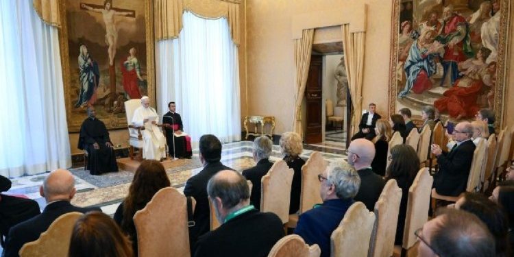 El papa León XIV, durante su encuentro con la Fundación Centecimus Annus, en el Vaticano.