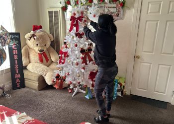 Familias migrantes en EE. UU. enfrentan una triste Navidad separados de sus seres queridos y con ganas de ser "invisibles" para que los agentes de la Oficina de Inmigración y Aduanas no los detengan.