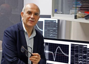 Eduardo Fernández, director del Instituto de Bioingeniería de la Universidad Miguel Hernández de Elche, explica los retos que enfrenta la neurotecnología.