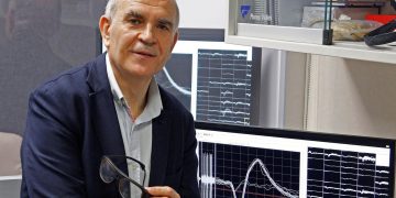 Eduardo Fernández, director del Instituto de Bioingeniería de la Universidad Miguel Hernández de Elche, explica los retos que enfrenta la neurotecnología.