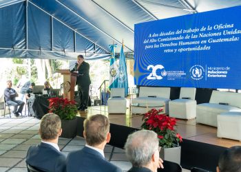 Organizan conversatorio para conmemorar los 20 años de trabajo de la Oacnudh en Guatemala.