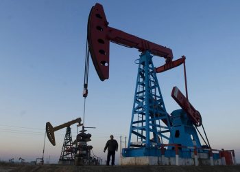 El petróleo de Texas cayó a su precio más bajo desde 2021.