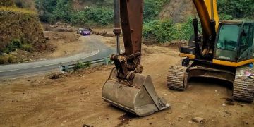 Caminos continúa recogiendo material en la ruta entre Palín y Santa María de Jesús./Foto: CIV.