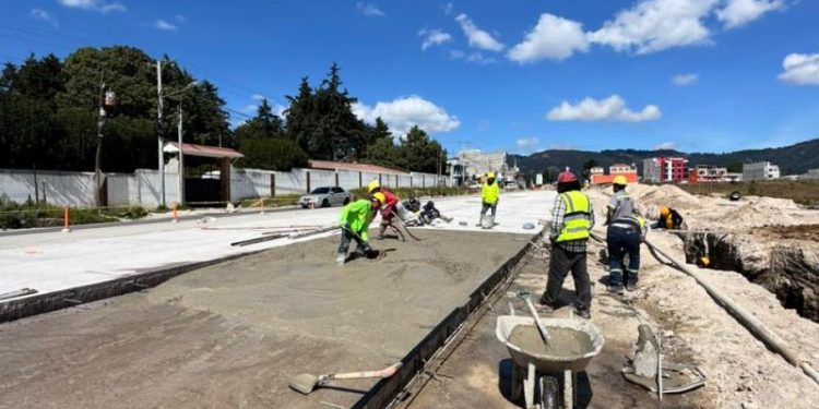 Paso a desnivel de Quetzaltenango avanza hacia su finalización con trabajos complementarios./Foto: CIV.
