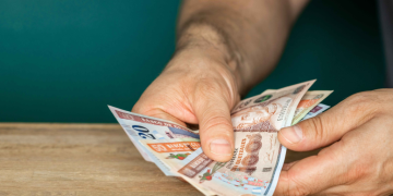 Te explicamos los cálculos aplicables sobre los nuevos montos del salario mínimo y su relación con el ISR. / Foto: Minfin.