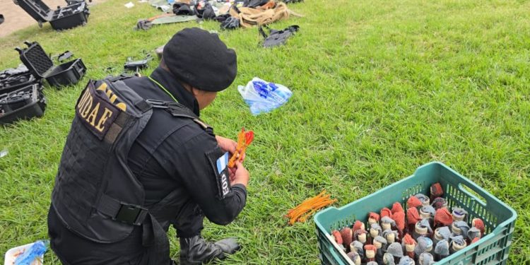 Localizaron una serie de objetos de alto poder destructivo y tecnología. / Foto: PNC