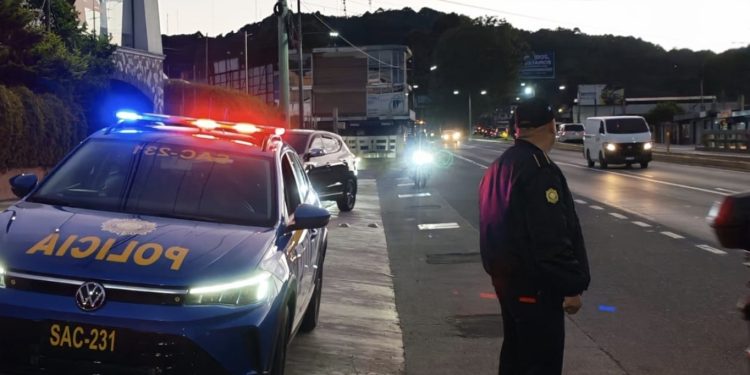 Policía Nacional Civil realiza operativos de seguridad en todo el territorio nacional durante la época de fin de año. (Foto: PNC)