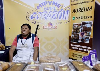 Pablo participó en la feria del Interfer ofreciendo sus productos artesanales. (Foto: Analí Camey)