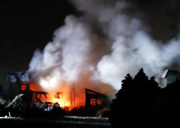 A causa del terremoto se produjo un incendio en una vivienda e