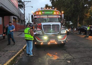 Debido al aumento de viajes la DGT insta a transportistas a extremar las medidas de prevención durante la temporada de fin de año.