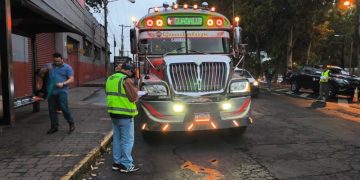Debido al aumento de viajes la DGT insta a transportistas a extremar las medidas de prevención durante la temporada de fin de año.