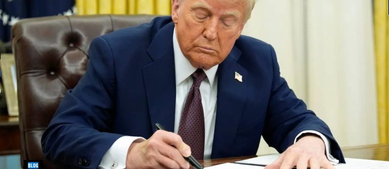 El presidente de EE. UU., Donald Trump ordena a las oficinas de migración aumentar entre 100 y 200 los casos mensuales de desnaturalización de ciudadanos de ese país.