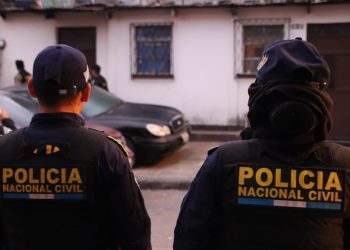 Despliegue policial en numerosos allanamientos. / Foto: PNC.