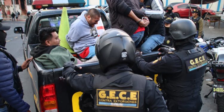 PNC captura a cinco integrantes de “Los Taxistas del Viejo” tras 70 allanamientos. / Foto: PNC