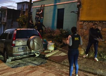 PNC ejecuta 13 allanamientos contra estructuras criminales en seis departamentos. / Foto: PNC