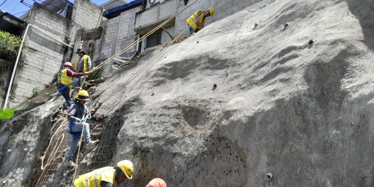 Obras de protección buscan asegurar mejores condiciones en los terrenos de los asentamientos, generalmente inestables. / Foto: CIV.