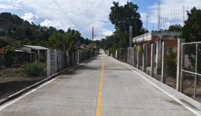 Inauguran proyecto de mejoramiento de calle en San Ildefonso Ixtahuacán