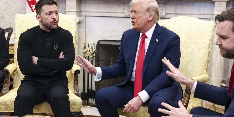 Fotografía de la reunión de Zelenski con Trump y el vicepresidente Vance en febrero de este año. / Foto: archivo EFE.