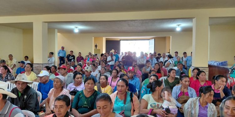 Entregan ayuda a familias afectadas por la sequía en Zacapa